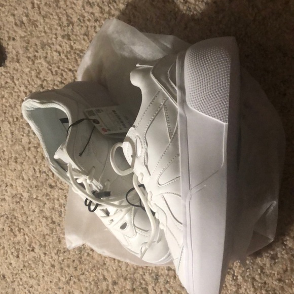 Zara - Picture 2 of 3